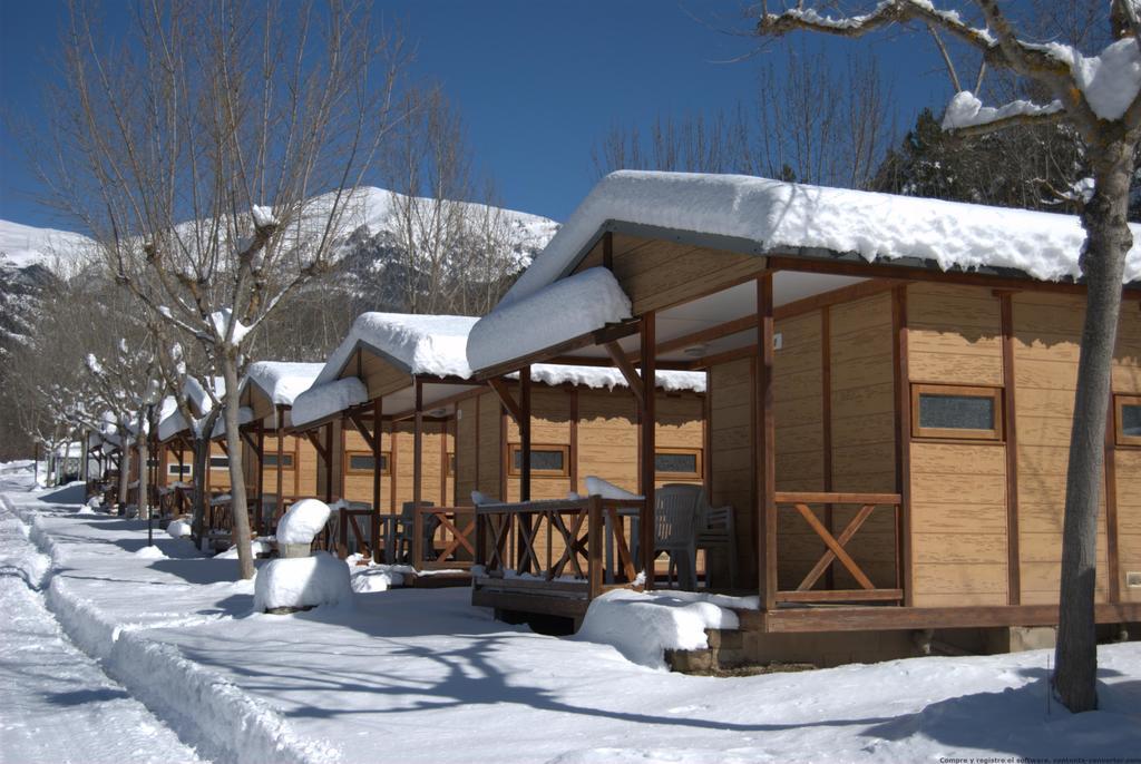 Camping L'Espelt Ла Побла де Лилет Екстериор снимка