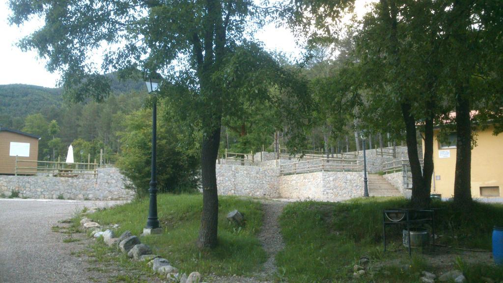 Camping L'Espelt Ла Побла де Лилет Екстериор снимка